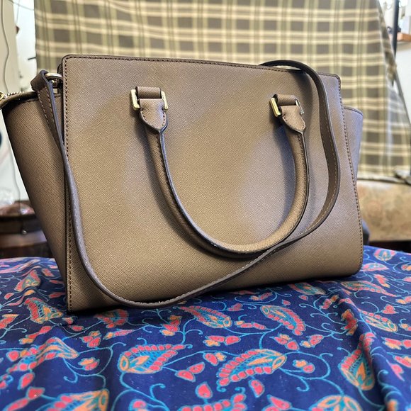 Michael Kors Selma Saffiano Leather Medium Satchel - Picture 2 of 9